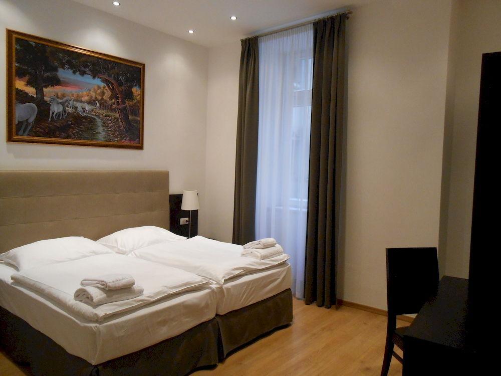 The Palace Suites And Apartments Prag Dış mekan fotoğraf