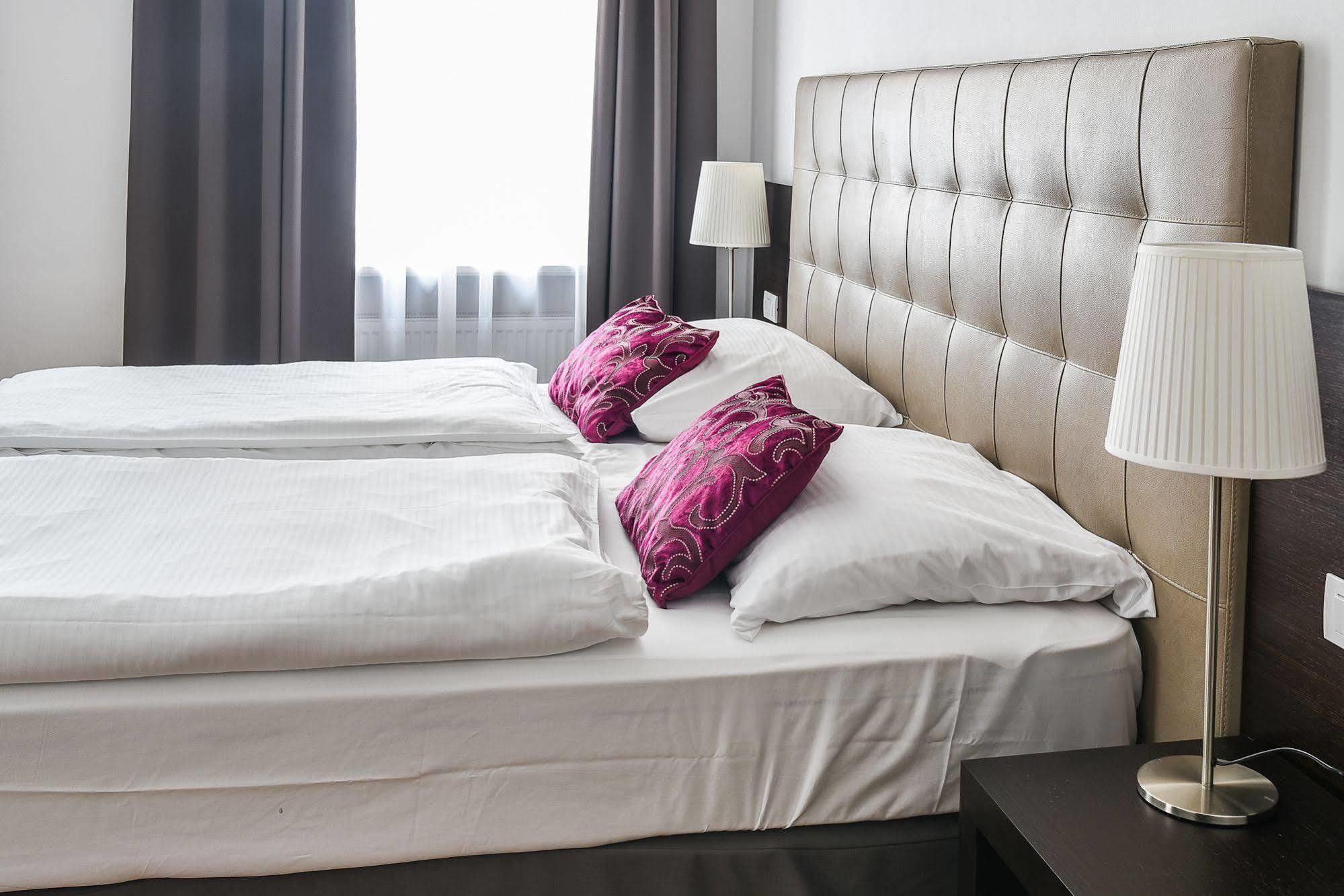 The Palace Suites And Apartments Prag Dış mekan fotoğraf