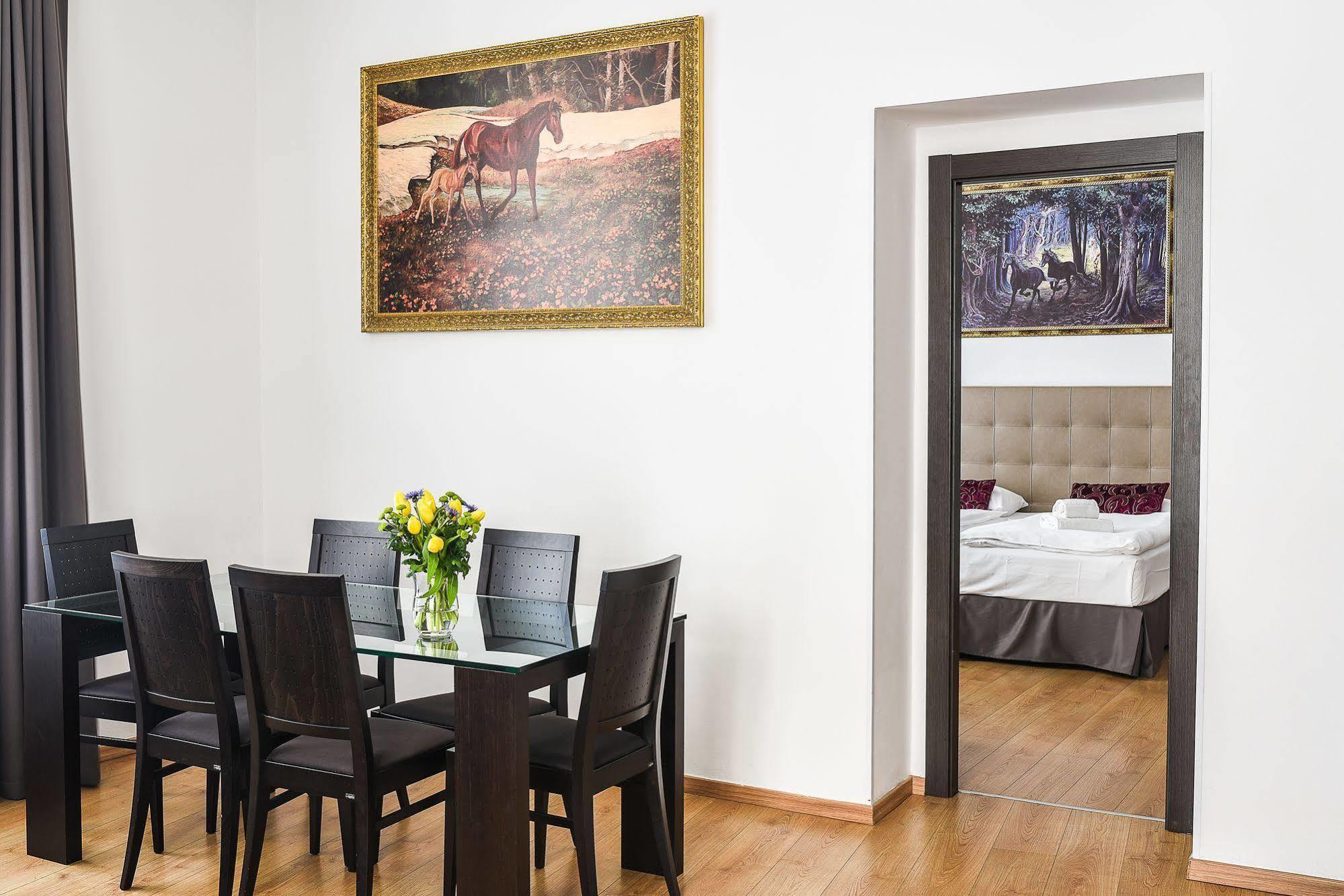 The Palace Suites And Apartments Prag Dış mekan fotoğraf
