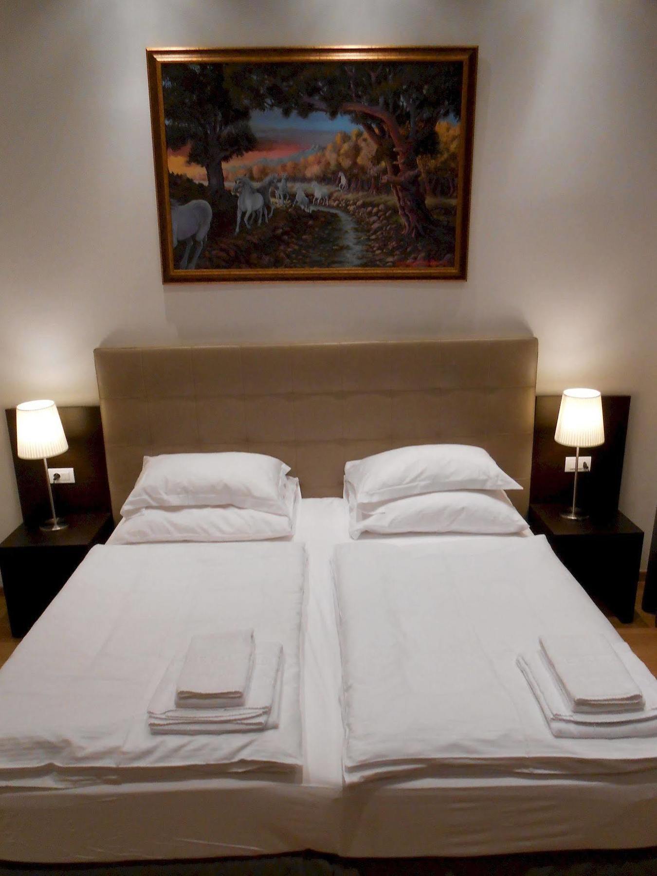 The Palace Suites And Apartments Prag Dış mekan fotoğraf