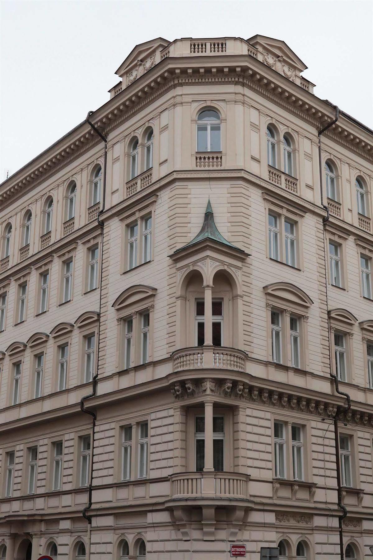 The Palace Suites And Apartments Prag Dış mekan fotoğraf